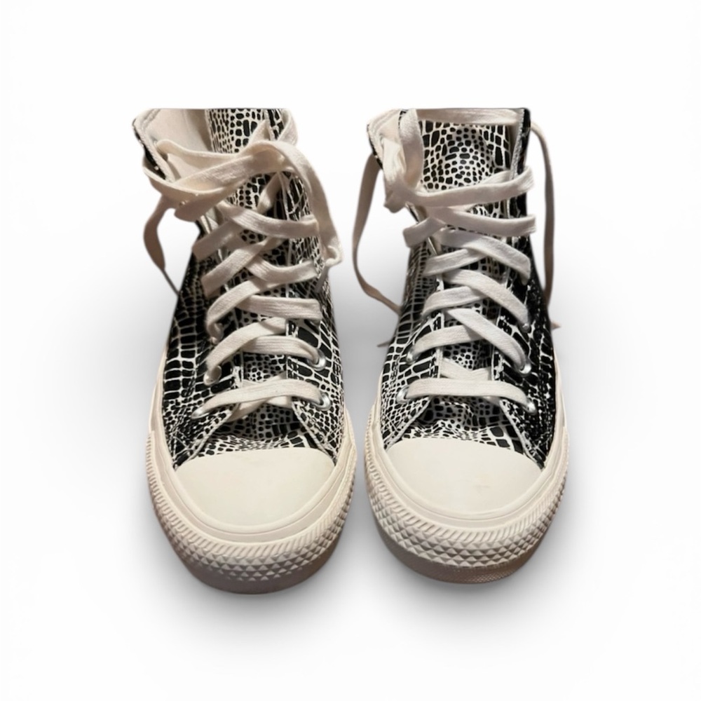 Converse Women's Black and White Croc-Pattern Sneakers size 7.5